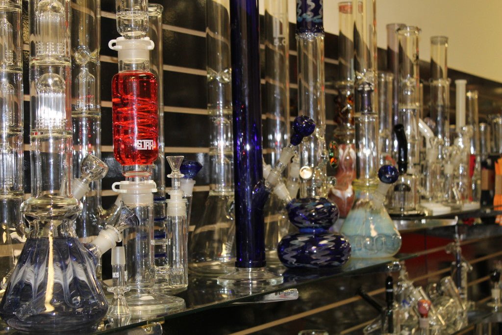 How to Promote Your Smoking Glass Pipes Despite Legal Challenges?