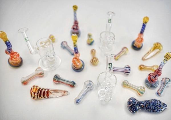 Types of Glass Pipes Smokeshop's Owners Must Know